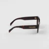 Gafas de sol con el logotipo de Prada