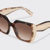 Gafas de sol con el logotipo de Prada