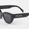 Gafas de sol con el logotipo de Prada