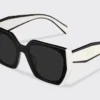 Gafas de sol con el logotipo de Prada