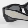 Gafas de sol con el logotipo de Prada