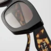 Gafas de sol con el logotipo de Prada
