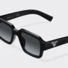 Gafas de sol con el logotipo de Prada Gafas de sol con el logotipo de Prada