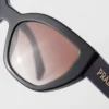 Gafas de sol con el logotipo de Prada