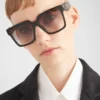 Gafas de sol con el logotipo de Prada
