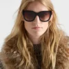 Gafas de sol con el logotipo de Prada