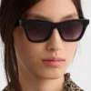 Gafas de sol con el logotipo de Prada