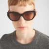 Gafas de sol con el logotipo de Prada