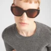 Gafas de sol con el logotipo de Prada