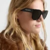 Gafas de sol con el logotipo de Prada