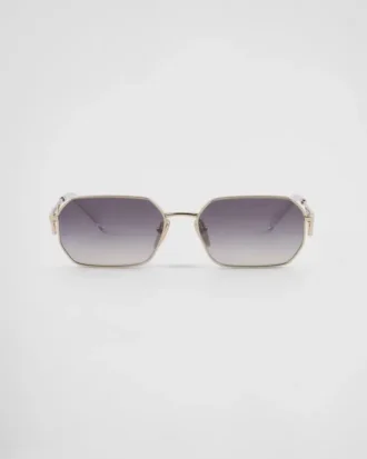 Gafas de sol con el logotipo triangular de Prada