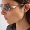 Gafas de sol con el logotipo triangular de Prada Gafas de sol con el logotipo triangular de Prada