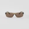 Gafas de sol con la icónica placa metálica Gafas de sol con la icónica placa metálica