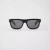 Gafas de sol con la icónica placa metálica Gafas de sol con la icónica placa metálica