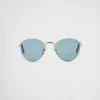 Gafas de sol con la icónica placa metálica Gafas de sol con la icónica placa metálica