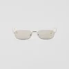 Gafas de sol con la icónica placa metálica Gafas de sol con la icónica placa metálica