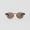 Gafas de sol con la icónica placa metálica Gafas de sol con la icónica placa metálica