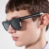 Gafas de sol con la icónica placa metálica Gafas de sol con la icónica placa metálica