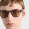 Gafas de sol con la icónica placa metálica Gafas de sol con la icónica placa metálica