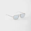 Gafas de sol con la icónica placa metálica Gafas de sol con la icónica placa metálica