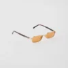 Gafas de sol con la icónica placa metálica Gafas de sol con la icónica placa metálica