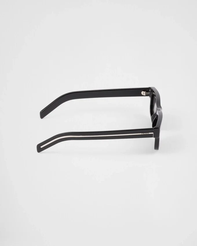 Gafas de sol con la icónica placa metálica Gafas de sol con la icónica placa metálica