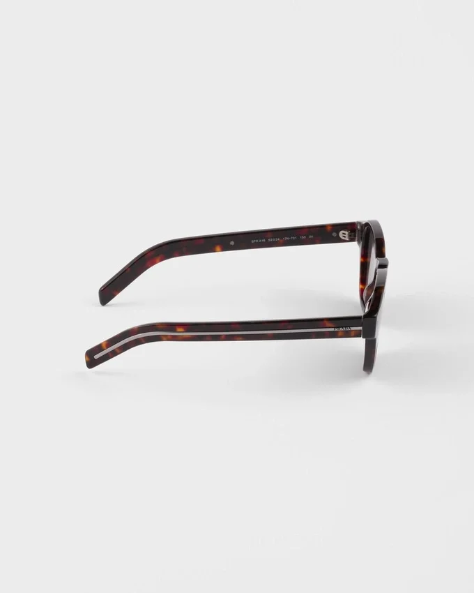 Gafas de sol con la icónica placa metálica Gafas de sol con la icónica placa metálica