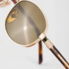 Gafas de sol con la icónica placa metálica Gafas de sol con la icónica placa metálica