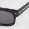 Gafas de sol con la icónica placa metálica Gafas de sol con la icónica placa metálica