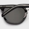 Gafas de sol con la icónica placa metálica Gafas de sol con la icónica placa metálica