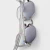 Gafas de sol con la icónica placa metálica Gafas de sol con la icónica placa metálica