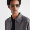 Gafas de sol con la icónica placa metálica Gafas de sol con la icónica placa metálica
