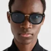 Gafas de sol con la icónica placa metálica Gafas de sol con la icónica placa metálica