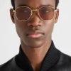 Gafas de sol con la icónica placa metálica Gafas de sol con la icónica placa metálica