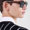 Gafas de sol con la icónica placa metálica Gafas de sol con la icónica placa metálica