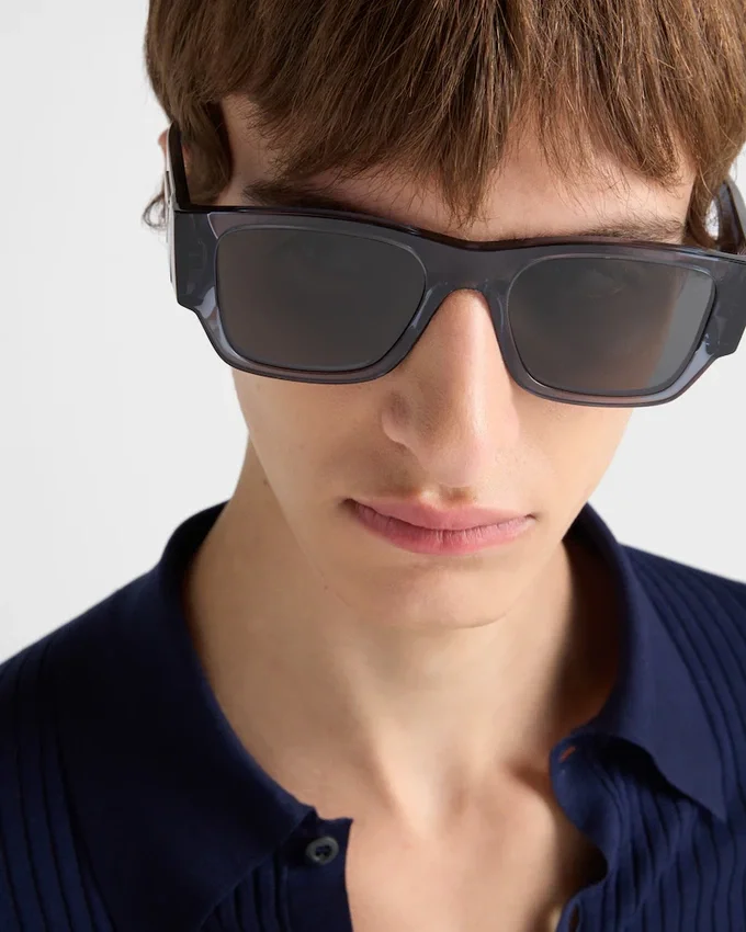 Gafas de sol con logotipo triangular Gafas de sol con logotipo triangular