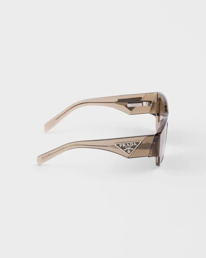 Gafas de sol con logotipo triangular Gafas de sol con logotipo triangular