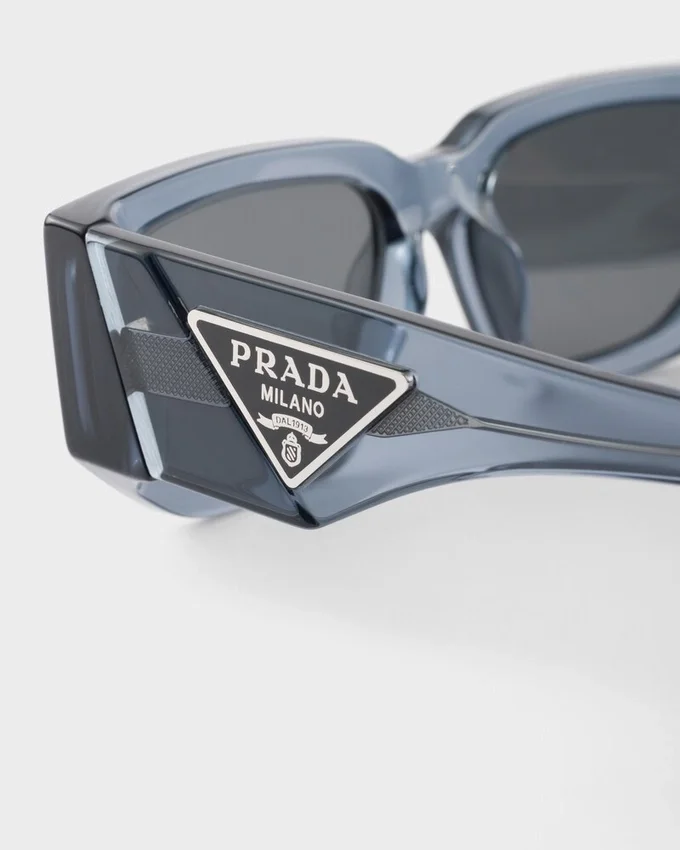 Gafas de sol con logotipo triangular Gafas de sol con logotipo triangular
