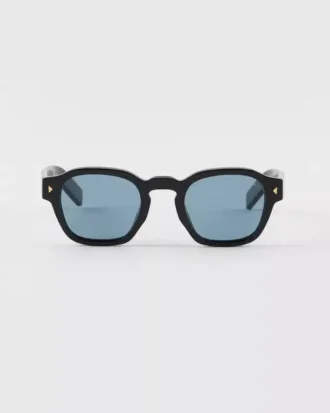 Gafas de sol con placa metálica icónica