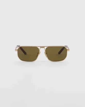 Gafas de sol con placa metálica icónica