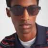 Gafas de sol con placa metálica icónica