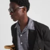 Gafas de sol con placa metálica icónica