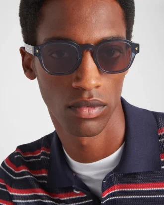 Gafas de sol con placa metálica icónica