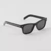Gafas de sol con placa metálica icónica