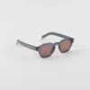 Gafas de sol con placa metálica icónica