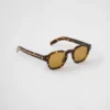 Gafas de sol con placa metálica icónica