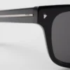 Gafas de sol con placa metálica icónica