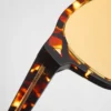 Gafas de sol con placa metálica icónica