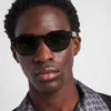 Gafas de sol con placa metálica icónica
