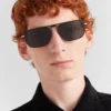 Gafas de sol con placa metálica icónica Gafas de sol con placa metálica icónica